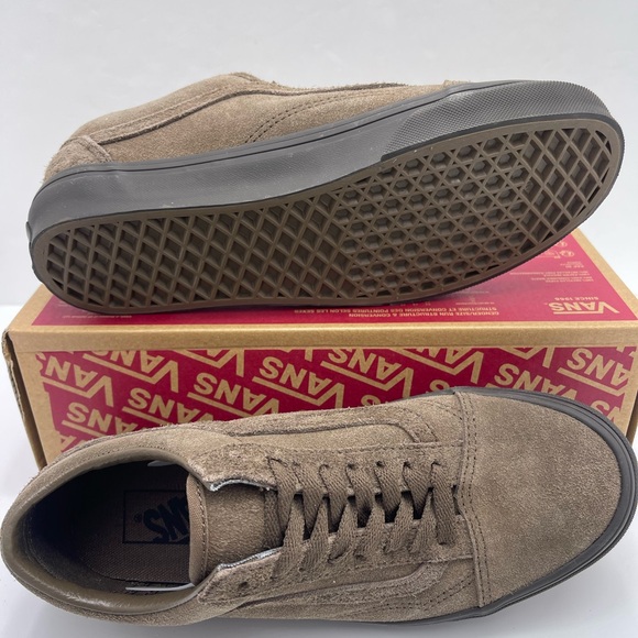 Vans WMNS Taupe Suede Sneakers Old Skool
Suede Mix Teak
VNOA2Z422PR - Picture 6 of 16